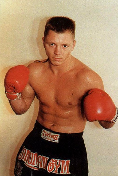 Mladý Petr Macháček v rukavicích